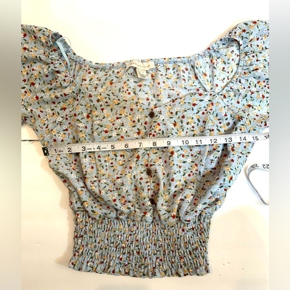 Women’s Monteau Blue Floral Peasant Crop Top Size Medium - Picture 5 of 6